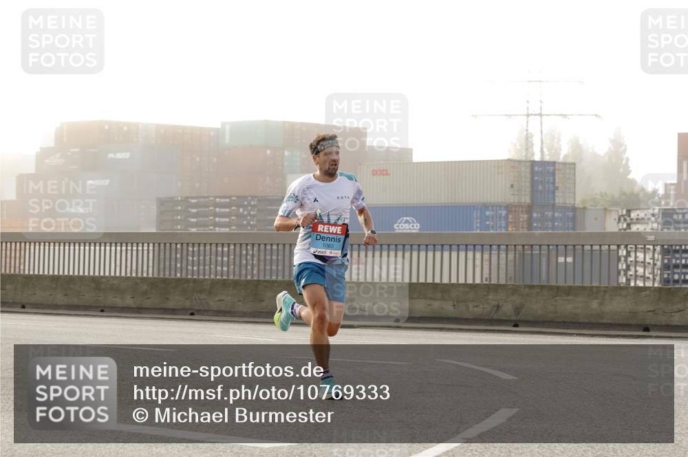03.10.2026 - Köhlbrandbrückenlauf Michael Burmester http://msf.ph/oto/10769333 03.10.2026 09:10:20 Position 3 1063 meine-sportfotos.de