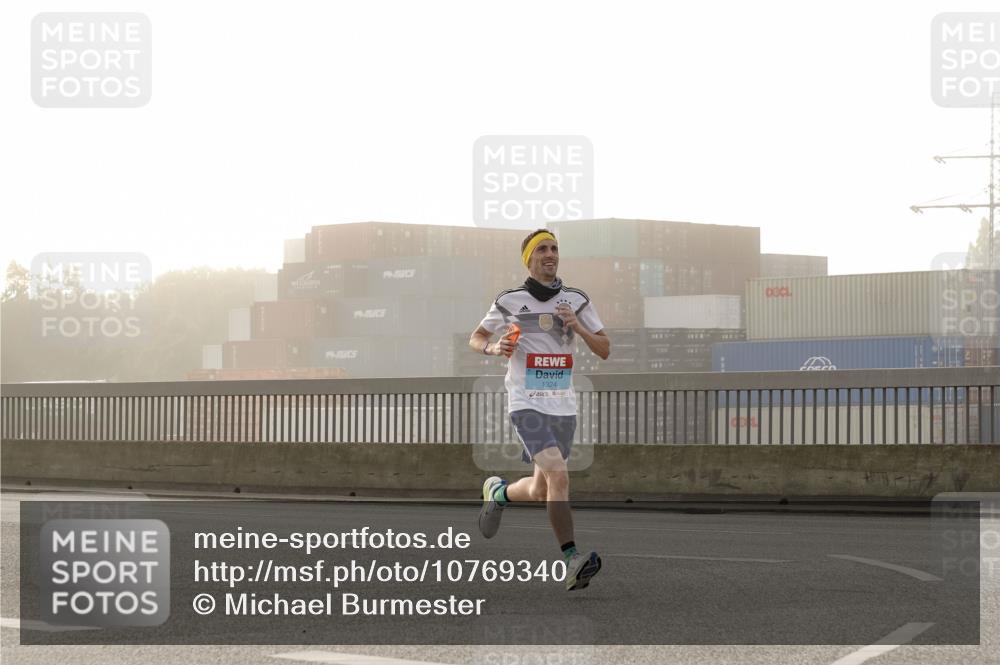 03.10.2026 - Köhlbrandbrückenlauf Michael Burmester http://msf.ph/oto/10769340 03.10.2026 09:10:34 Position 3 1324 meine-sportfotos.de