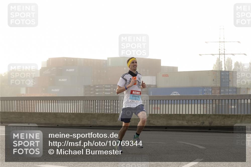 03.10.2026 - Köhlbrandbrückenlauf Michael Burmester http://msf.ph/oto/10769344 03.10.2026 09:10:34 Position 3 1324 meine-sportfotos.de