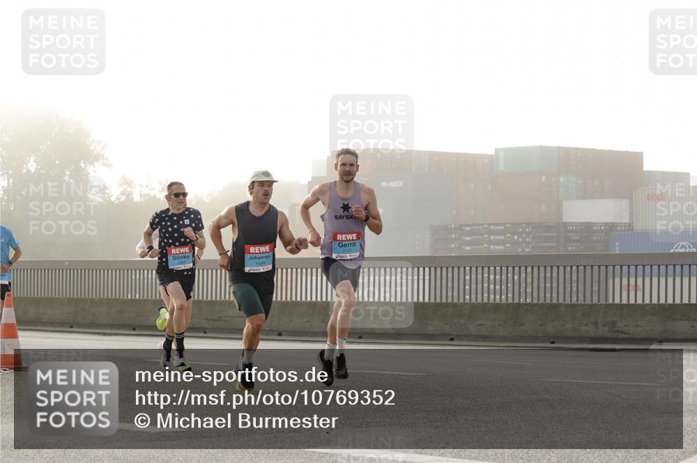03.10.2026 - Köhlbrandbrückenlauf Michael Burmester http://msf.ph/oto/10769352 03.10.2026 09:10:44 Position 3 1599, 2107 meine-sportfotos.de
