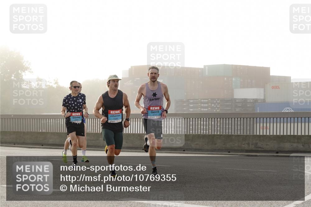 03.10.2026 - Köhlbrandbrückenlauf Michael Burmester http://msf.ph/oto/10769355 03.10.2026 09:10:44 Position 3 1599, 2107 meine-sportfotos.de