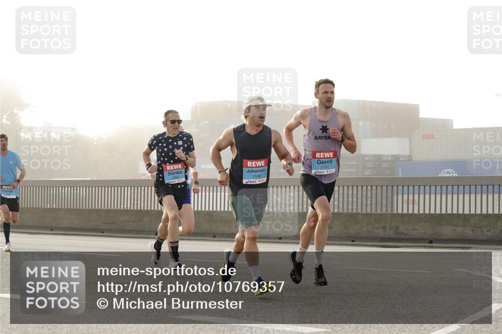 03.10.2026 - Köhlbrandbrückenlauf Michael Burmester http://msf.ph/oto/10769357 03.10.2026 09:10:45 Position 3 1599, 2107 meine-sportfotos.de