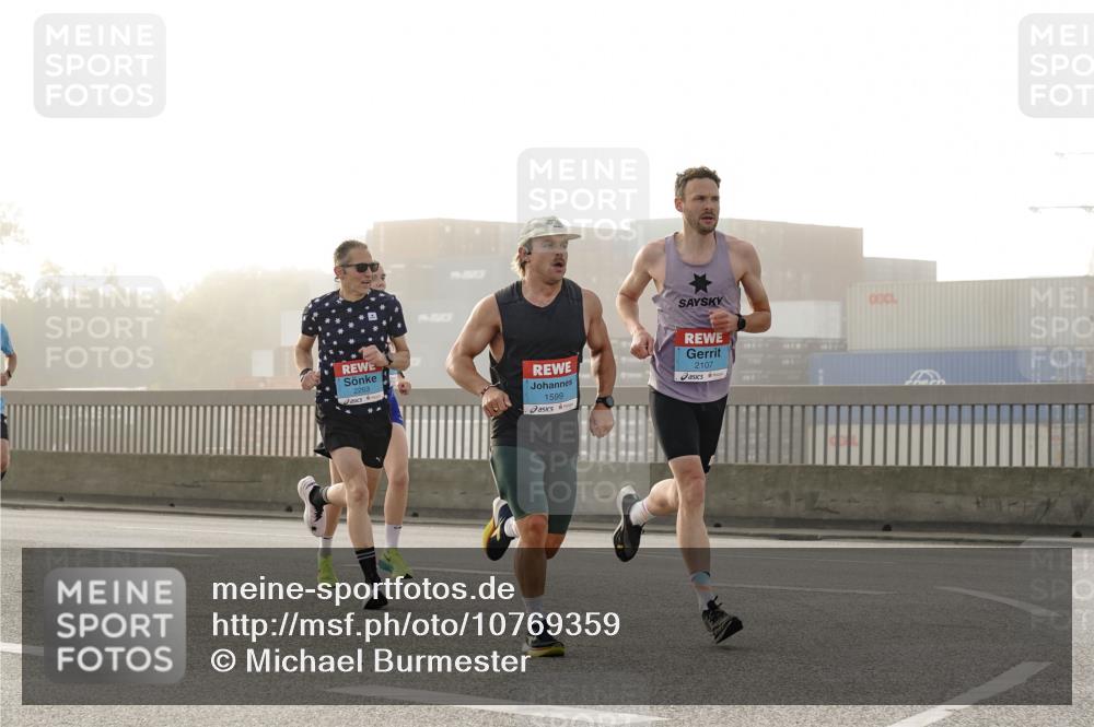 03.10.2026 - Köhlbrandbrückenlauf Michael Burmester http://msf.ph/oto/10769359 03.10.2026 09:10:45 Position 3 2263, 1599, 2107 meine-sportfotos.de