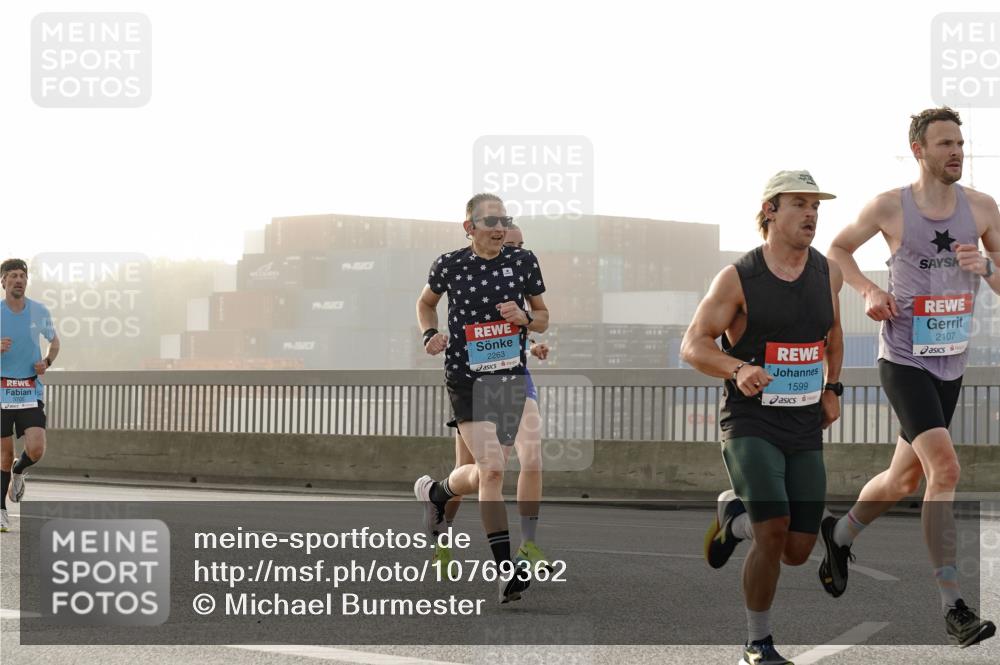 03.10.2026 - Köhlbrandbrückenlauf Michael Burmester http://msf.ph/oto/10769362 03.10.2026 09:10:46 Position 3 2263, 1599, 2107 meine-sportfotos.de