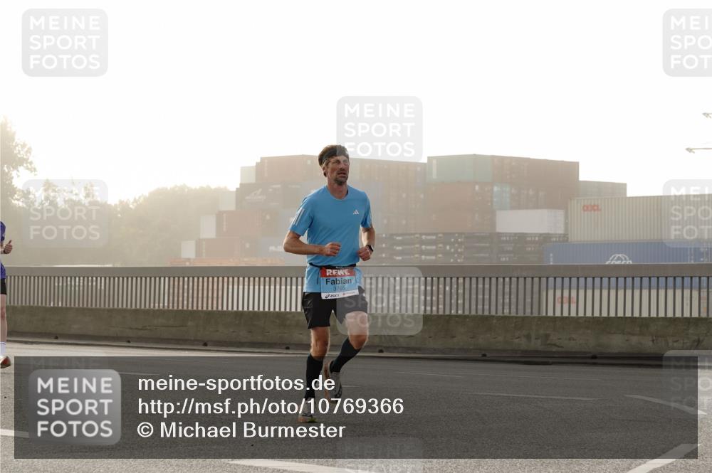 03.10.2026 - Köhlbrandbrückenlauf Michael Burmester http://msf.ph/oto/10769366 03.10.2026 09:10:47 Position 3 3705 meine-sportfotos.de