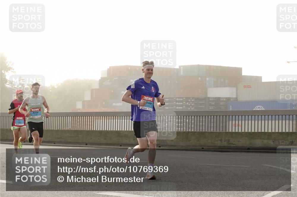 03.10.2026 - Köhlbrandbrückenlauf Michael Burmester http://msf.ph/oto/10769369 03.10.2026 09:10:49 Position 3 2172 meine-sportfotos.de