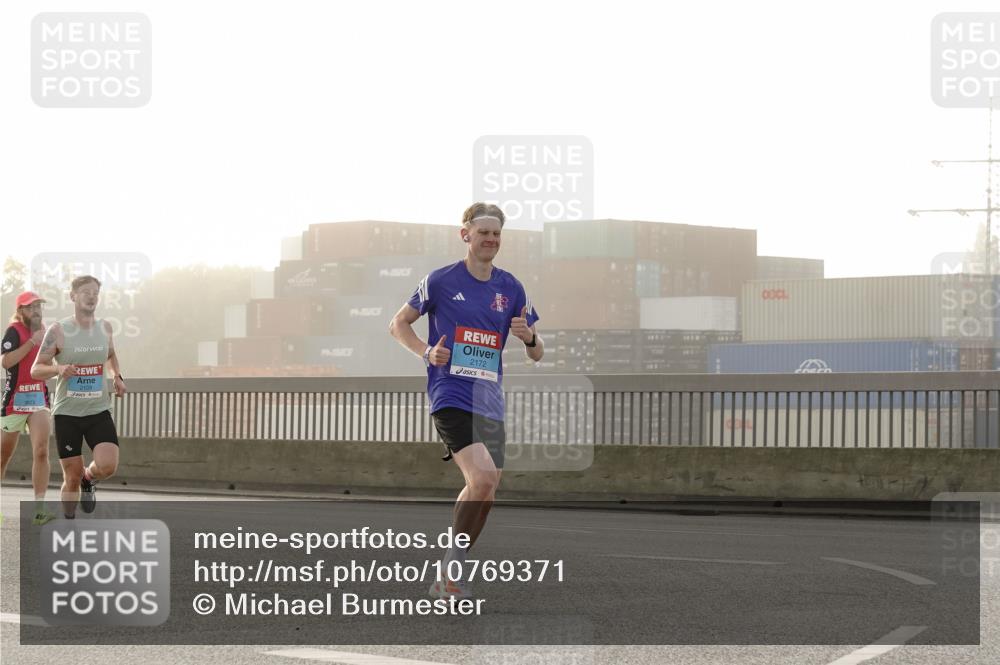 03.10.2026 - Köhlbrandbrückenlauf Michael Burmester http://msf.ph/oto/10769371 03.10.2026 09:10:49 Position 3 2172 meine-sportfotos.de