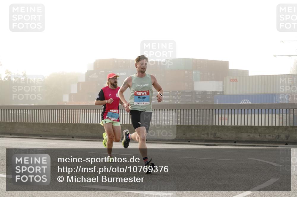 03.10.2026 - Köhlbrandbrückenlauf Michael Burmester http://msf.ph/oto/10769376 03.10.2026 09:10:50 Position 3 3823, 2109 meine-sportfotos.de