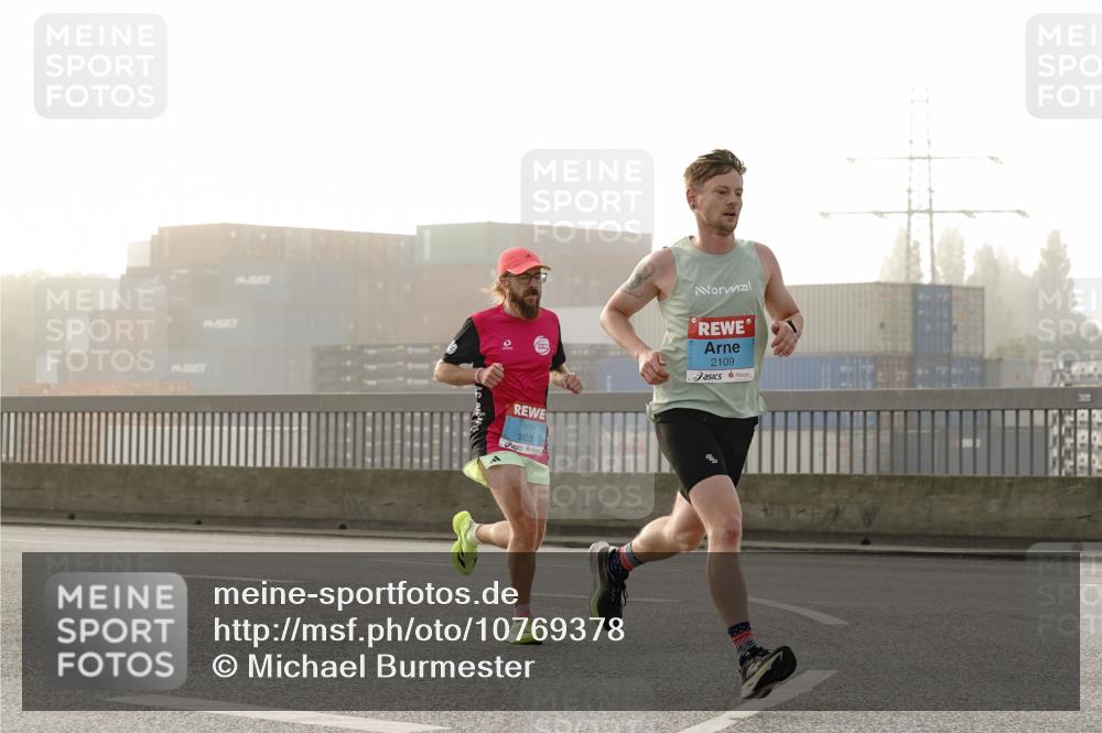 03.10.2026 - Köhlbrandbrückenlauf Michael Burmester http://msf.ph/oto/10769378 03.10.2026 09:10:51 Position 3 3823, 2109 meine-sportfotos.de