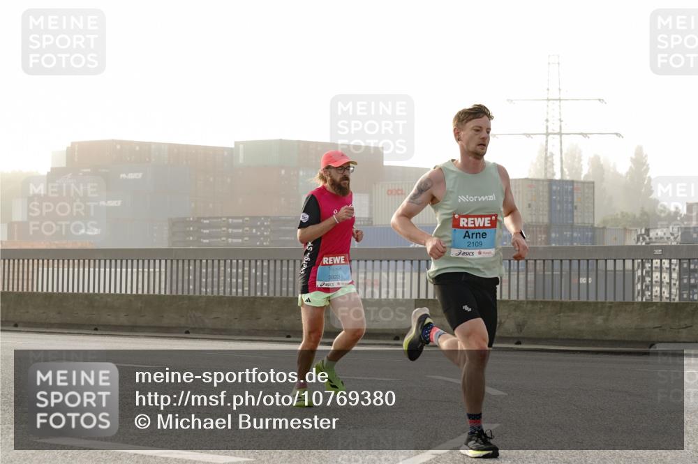 03.10.2026 - Köhlbrandbrückenlauf Michael Burmester http://msf.ph/oto/10769380 03.10.2026 09:10:51 Position 3 3823, 2109, 320 meine-sportfotos.de