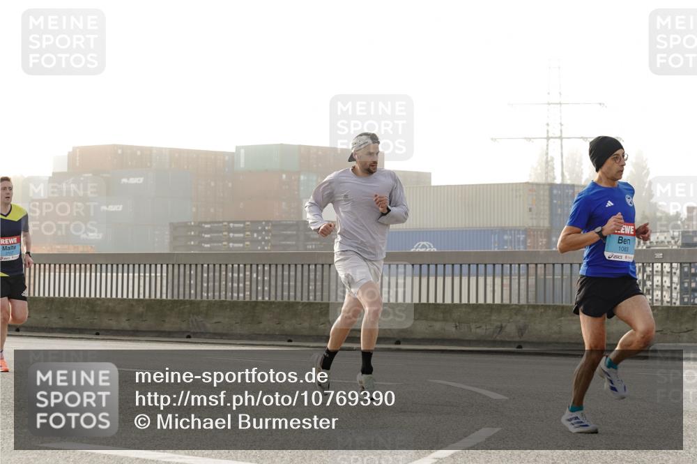 03.10.2026 - Köhlbrandbrückenlauf Michael Burmester http://msf.ph/oto/10769390 03.10.2026 09:11:03 Position 3 2117, 1083, 320 meine-sportfotos.de