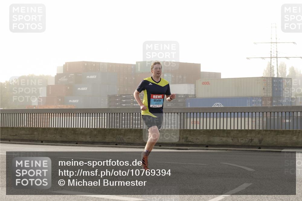 03.10.2026 - Köhlbrandbrückenlauf Michael Burmester http://msf.ph/oto/10769394 03.10.2026 09:11:04 Position 3 2117 meine-sportfotos.de