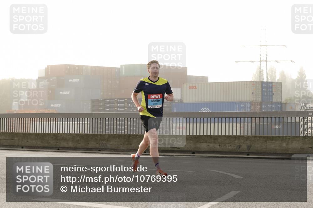 03.10.2026 - Köhlbrandbrückenlauf Michael Burmester http://msf.ph/oto/10769395 03.10.2026 09:11:05 Position 3 2117 meine-sportfotos.de