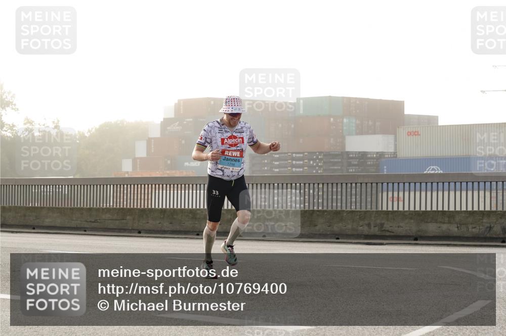 03.10.2026 - Köhlbrandbrückenlauf Michael Burmester http://msf.ph/oto/10769400 03.10.2026 09:11:08 Position 3 33, 1716 meine-sportfotos.de