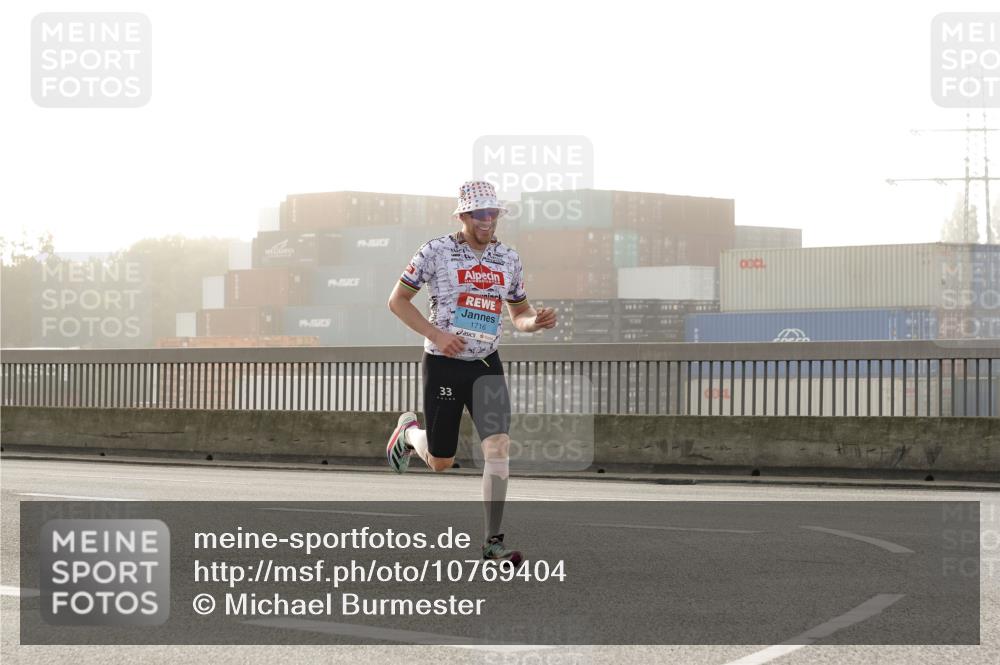 03.10.2026 - Köhlbrandbrückenlauf Michael Burmester http://msf.ph/oto/10769404 03.10.2026 09:11:08 Position 3 33, 1716 meine-sportfotos.de