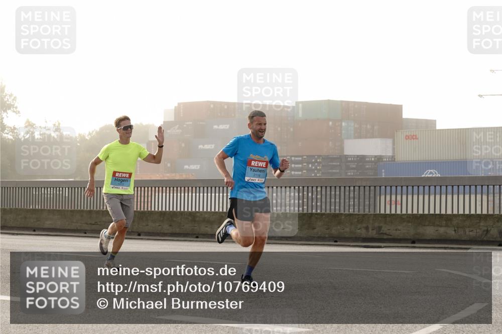 03.10.2026 - Köhlbrandbrückenlauf Michael Burmester http://msf.ph/oto/10769409 03.10.2026 09:11:14 Position 3 4, 2116, 1310 meine-sportfotos.de