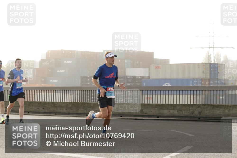 03.10.2026 - Köhlbrandbrückenlauf Michael Burmester http://msf.ph/oto/10769420 03.10.2026 09:11:17 Position 3 135 meine-sportfotos.de