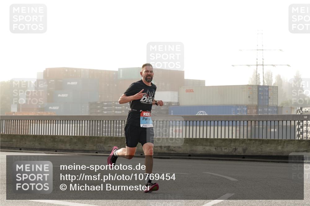 03.10.2026 - Köhlbrandbrückenlauf Michael Burmester http://msf.ph/oto/10769454 03.10.2026 09:11:28 Position 3 105 meine-sportfotos.de