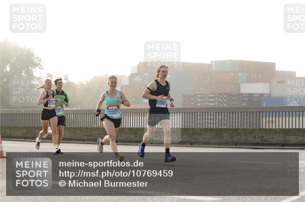 03.10.2026 - Köhlbrandbrückenlauf Michael Burmester http://msf.ph/oto/10769459 03.10.2026 09:11:32 Position 3 2124 meine-sportfotos.de