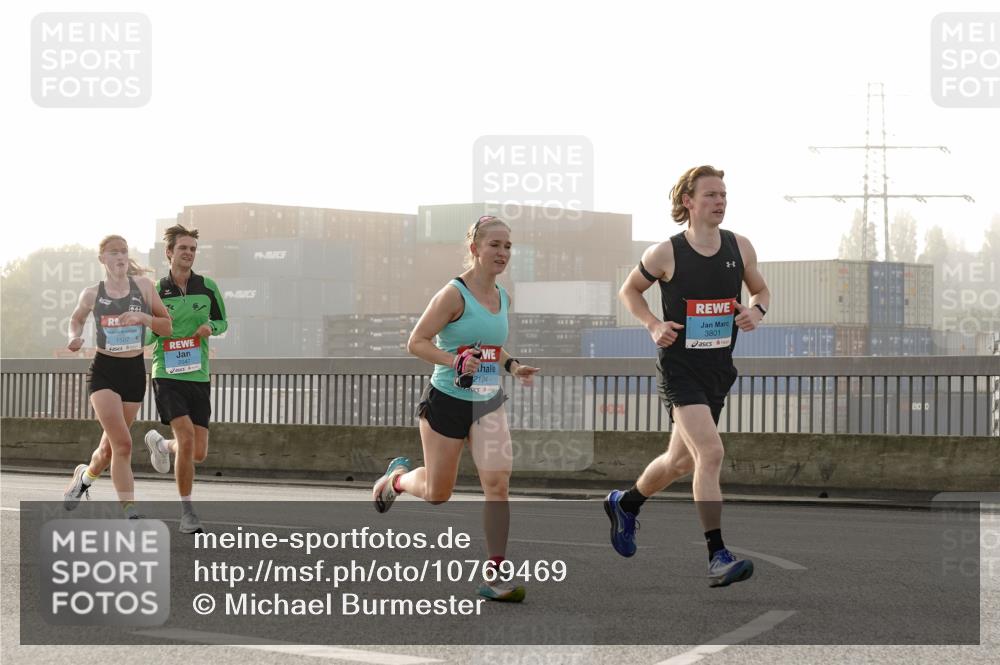 03.10.2026 - Köhlbrandbrückenlauf Michael Burmester http://msf.ph/oto/10769469 03.10.2026 09:11:33 Position 3 1507, 2124, 3801 meine-sportfotos.de