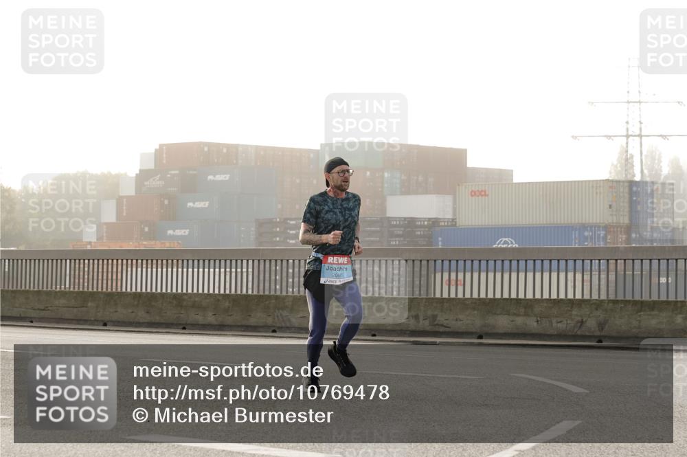 03.10.2026 - Köhlbrandbrückenlauf Michael Burmester http://msf.ph/oto/10769478 03.10.2026 09:11:36 Position 3 2067 meine-sportfotos.de