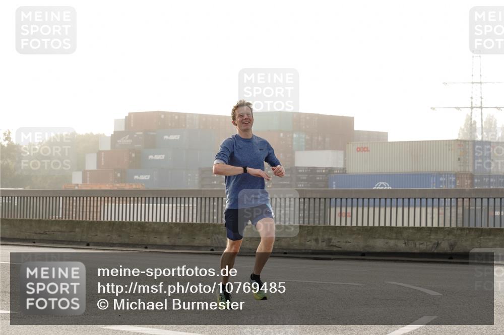 03.10.2026 - Köhlbrandbrückenlauf Michael Burmester http://msf.ph/oto/10769485 03.10.2026 09:11:38 Position 3  meine-sportfotos.de