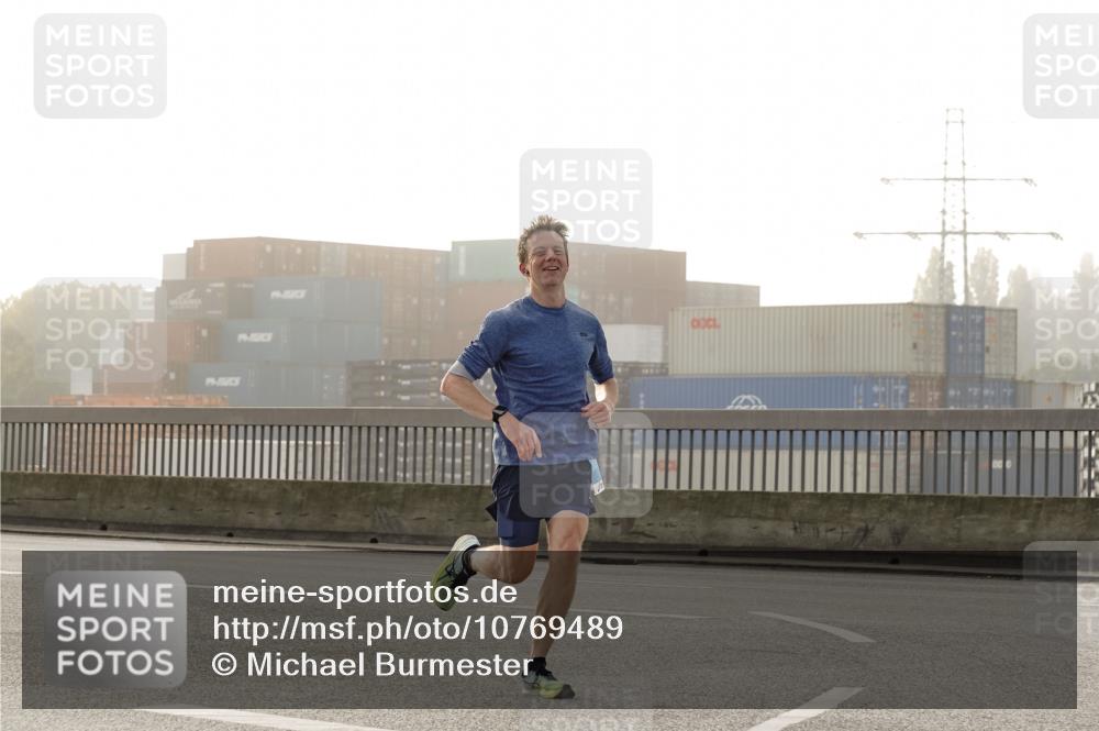 03.10.2026 - Köhlbrandbrückenlauf Michael Burmester http://msf.ph/oto/10769489 03.10.2026 09:11:38 Position 3  meine-sportfotos.de