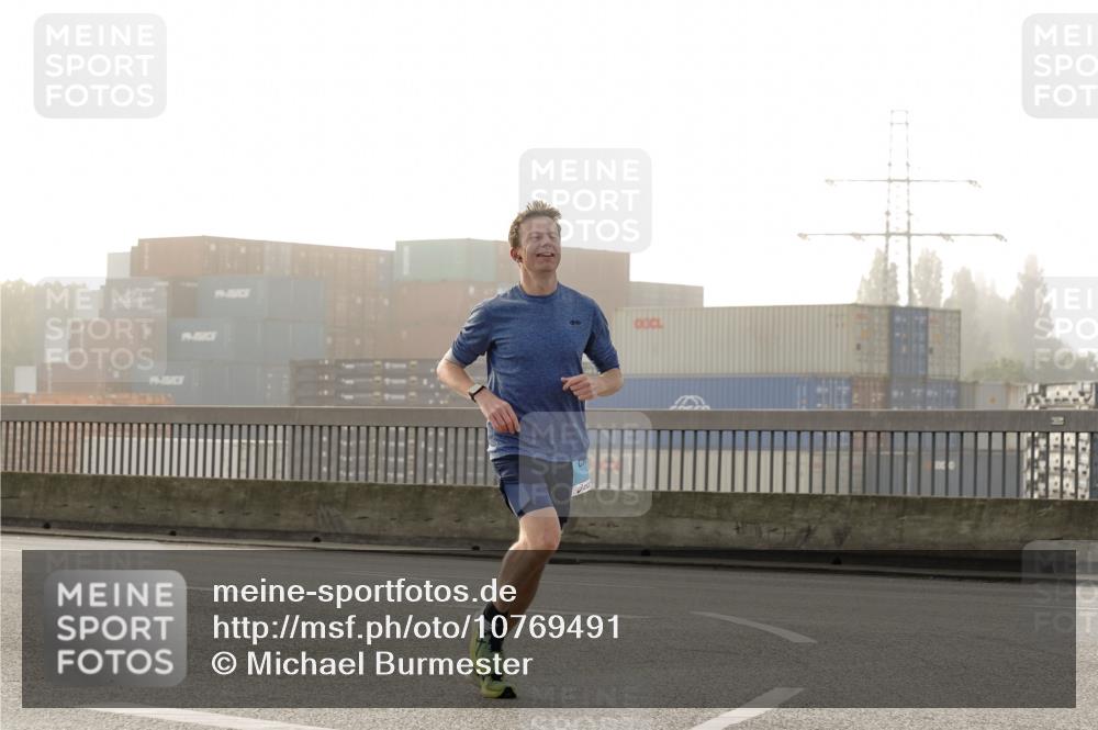 03.10.2026 - Köhlbrandbrückenlauf Michael Burmester http://msf.ph/oto/10769491 03.10.2026 09:11:38 Position 3  meine-sportfotos.de
