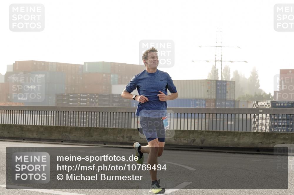 03.10.2026 - Köhlbrandbrückenlauf Michael Burmester http://msf.ph/oto/10769494 03.10.2026 09:11:38 Position 3 200 meine-sportfotos.de