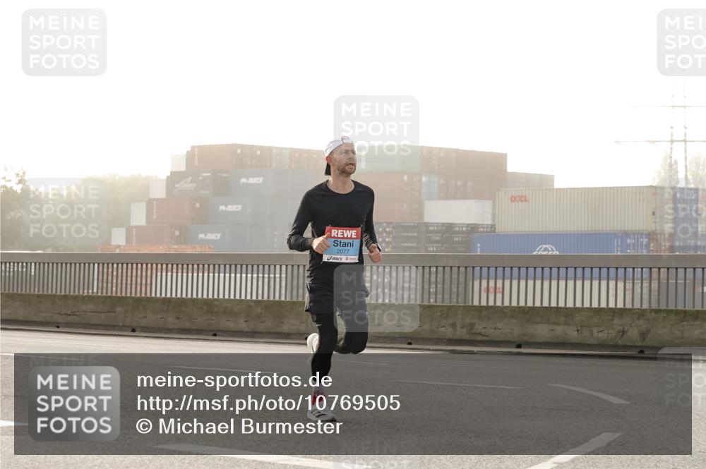 03.10.2026 - Köhlbrandbrückenlauf Michael Burmester http://msf.ph/oto/10769505 03.10.2026 09:11:42 Position 3 1117, 2077 meine-sportfotos.de