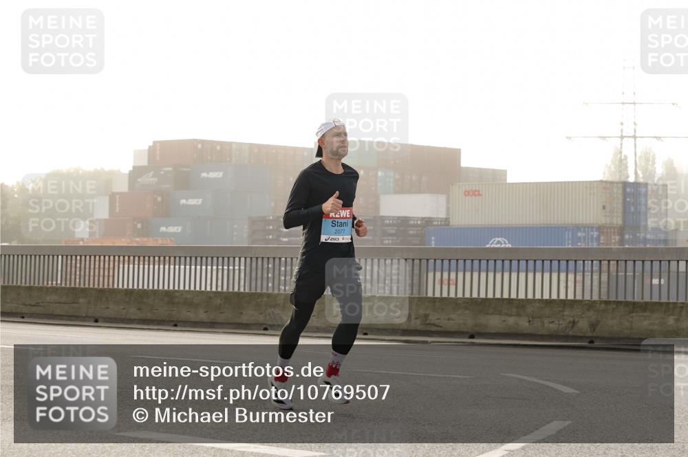 03.10.2026 - Köhlbrandbrückenlauf Michael Burmester http://msf.ph/oto/10769507 03.10.2026 09:11:42 Position 3 1318, 2077 meine-sportfotos.de