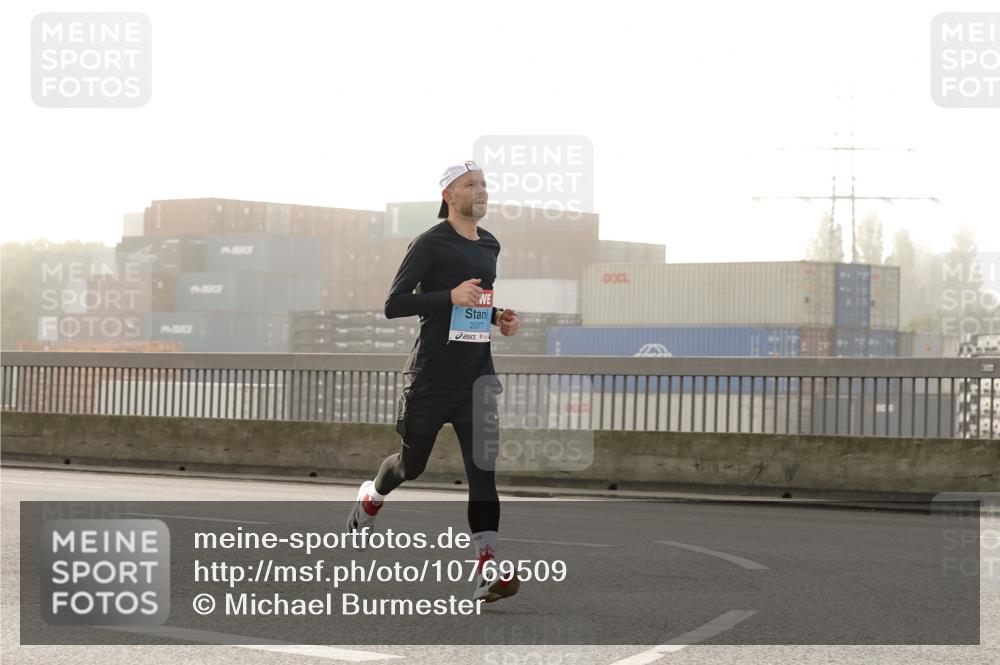 03.10.2026 - Köhlbrandbrückenlauf Michael Burmester http://msf.ph/oto/10769509 03.10.2026 09:11:42 Position 3 2077 meine-sportfotos.de
