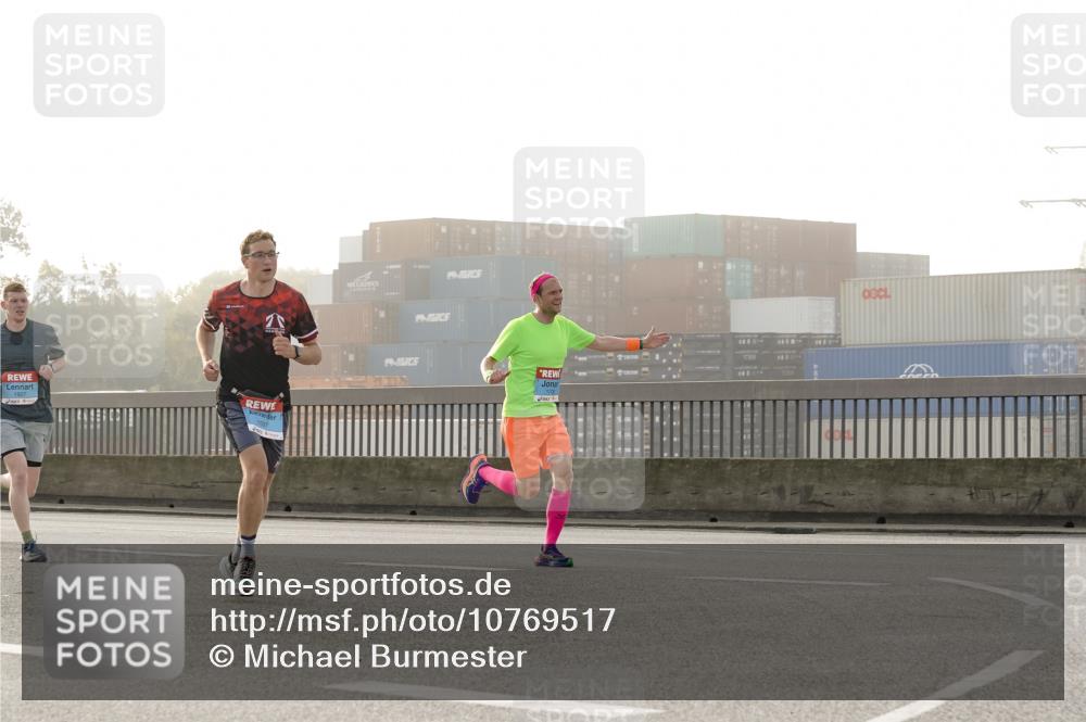 03.10.2026 - Köhlbrandbrückenlauf Michael Burmester http://msf.ph/oto/10769517 03.10.2026 09:11:47 Position 3 19, 1702 meine-sportfotos.de