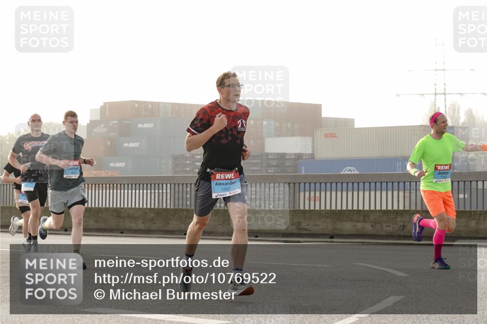 03.10.2026 - Köhlbrandbrückenlauf Michael Burmester http://msf.ph/oto/10769522 03.10.2026 09:11:48 Position 3 1607, 1097, 1702 meine-sportfotos.de