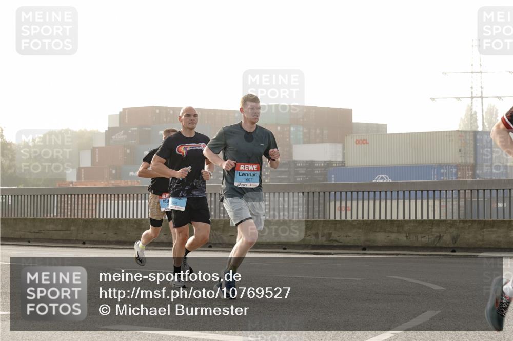03.10.2026 - Köhlbrandbrückenlauf Michael Burmester http://msf.ph/oto/10769527 03.10.2026 09:11:49 Position 3 2041, 1607 meine-sportfotos.de