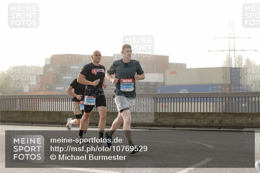 03.10.2026 - Köhlbrandbrückenlauf Michael Burmester http://msf.ph/oto/10769529 03.10.2026 09:11:49 Position 3 2041, 1607 meine-sportfotos.de