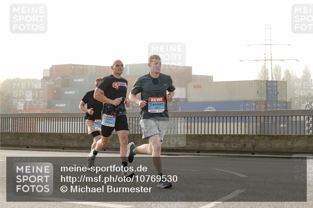 03.10.2026 - Köhlbrandbrückenlauf Michael Burmester http://msf.ph/oto/10769530 03.10.2026 09:11:49 Position 3 2041, 1607 meine-sportfotos.de