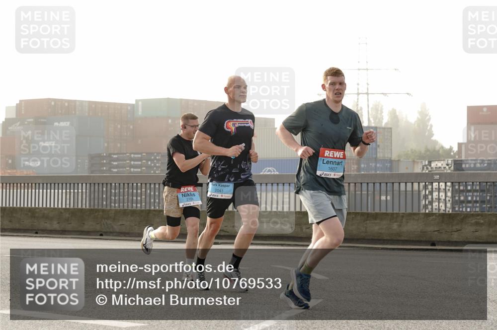 03.10.2026 - Köhlbrandbrückenlauf Michael Burmester http://msf.ph/oto/10769533 03.10.2026 09:11:50 Position 3 2158, 2041, 1607, 20 meine-sportfotos.de