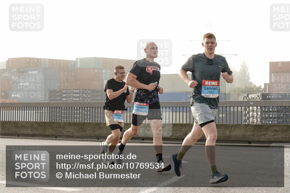 03.10.2026 - Köhlbrandbrückenlauf Michael Burmester http://msf.ph/oto/10769534 03.10.2026 09:11:50 Position 3 19, 2041, 215, 1607, 320 meine-sportfotos.de