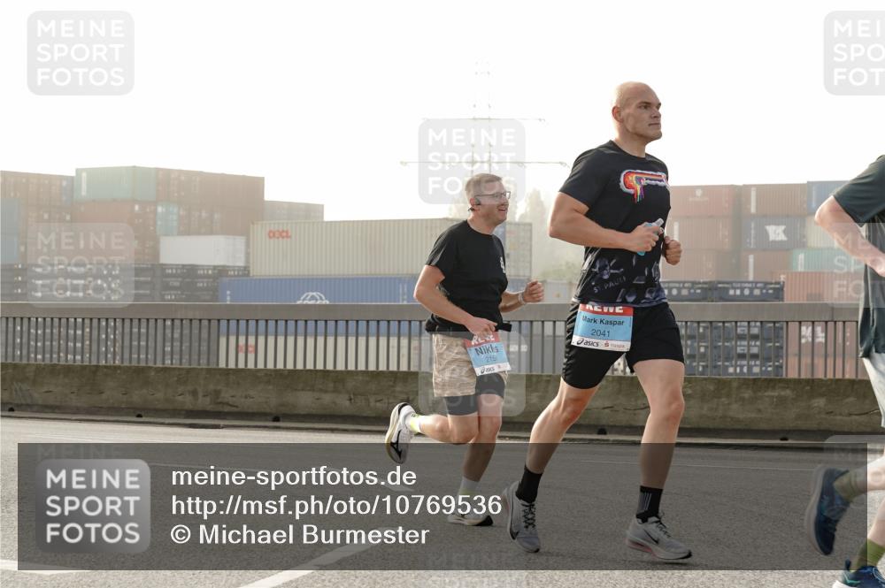 03.10.2026 - Köhlbrandbrückenlauf Michael Burmester http://msf.ph/oto/10769536 03.10.2026 09:11:50 Position 3 215, 2041 meine-sportfotos.de