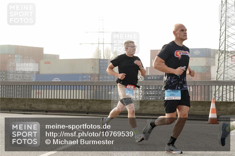 03.10.2026 - Köhlbrandbrückenlauf Michael Burmester http://msf.ph/oto/10769539 03.10.2026 09:11:51 Position 3 215, 2041 meine-sportfotos.de