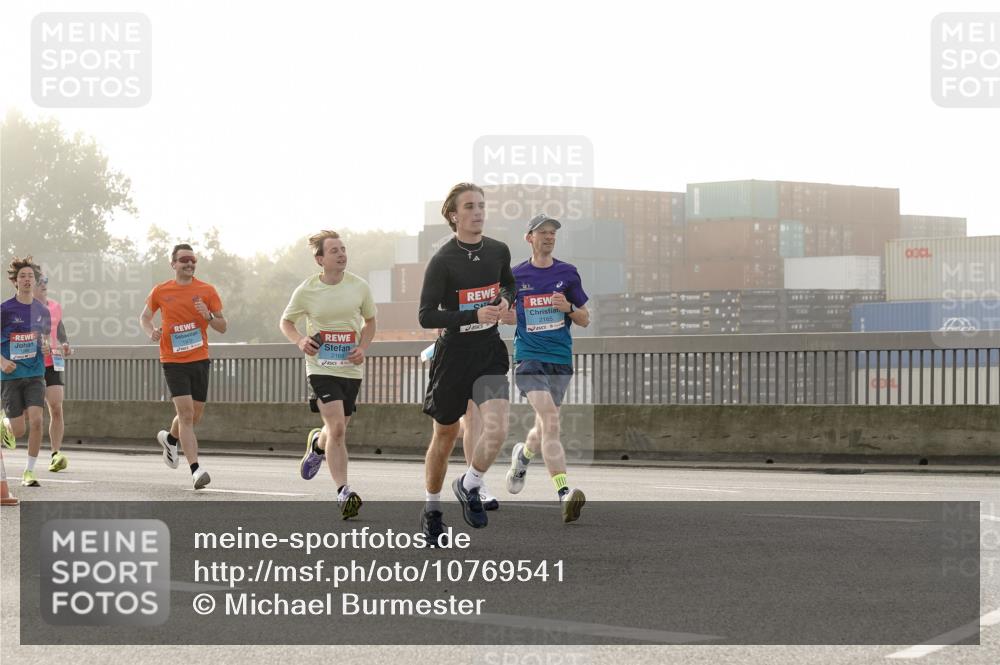 03.10.2026 - Köhlbrandbrückenlauf Michael Burmester http://msf.ph/oto/10769541 03.10.2026 09:11:54 Position 3 2165 meine-sportfotos.de