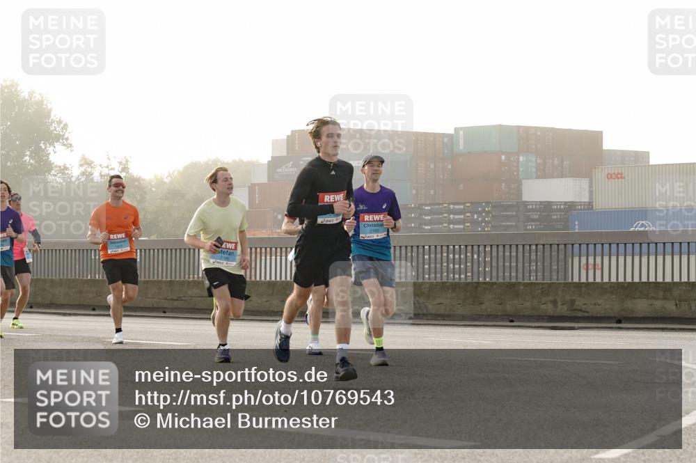 03.10.2026 - Köhlbrandbrückenlauf Michael Burmester http://msf.ph/oto/10769543 03.10.2026 09:11:54 Position 3 2166, 2165 meine-sportfotos.de