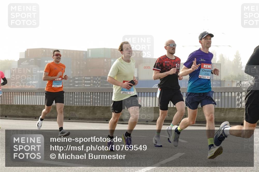 03.10.2026 - Köhlbrandbrückenlauf Michael Burmester http://msf.ph/oto/10769549 03.10.2026 09:11:56 Position 3 1972, 2766, 2165 meine-sportfotos.de