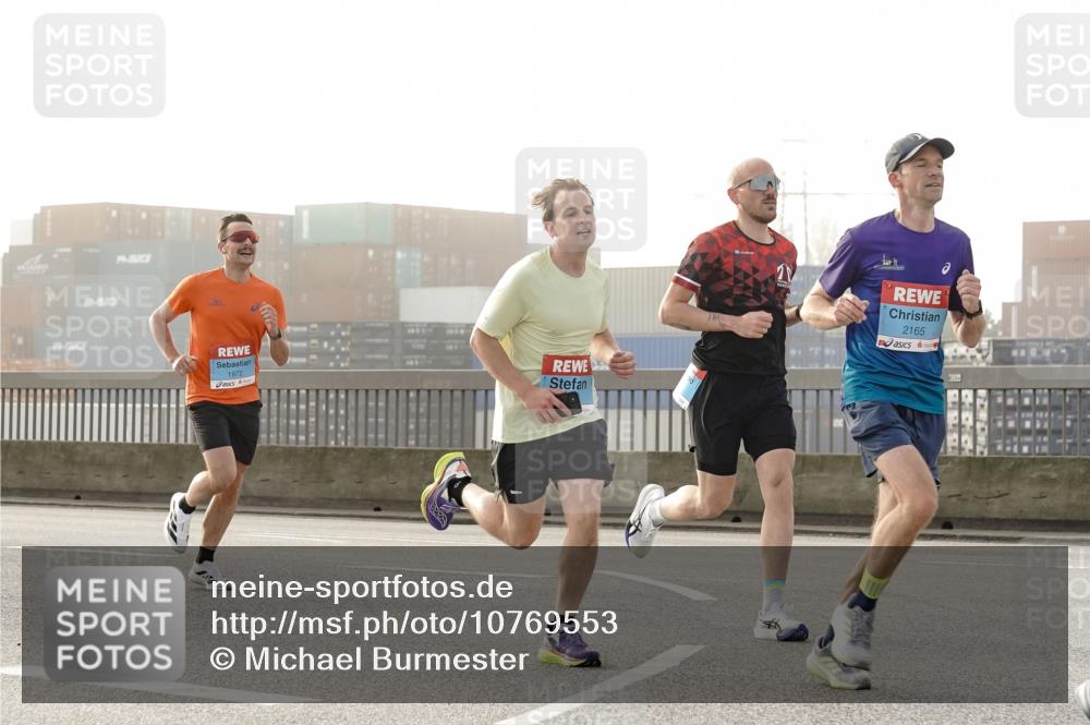 03.10.2026 - Köhlbrandbrückenlauf Michael Burmester http://msf.ph/oto/10769553 03.10.2026 09:11:56 Position 3 1972, 2165 meine-sportfotos.de