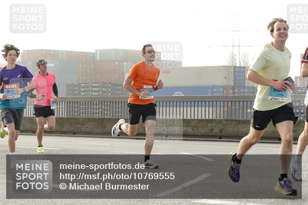 03.10.2026 - Köhlbrandbrückenlauf Michael Burmester http://msf.ph/oto/10769555 03.10.2026 09:11:57 Position 3 1288, 2166 meine-sportfotos.de