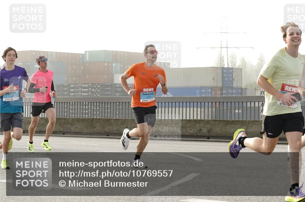 03.10.2026 - Köhlbrandbrückenlauf Michael Burmester http://msf.ph/oto/10769557 03.10.2026 09:11:57 Position 3 1288, 1972 meine-sportfotos.de