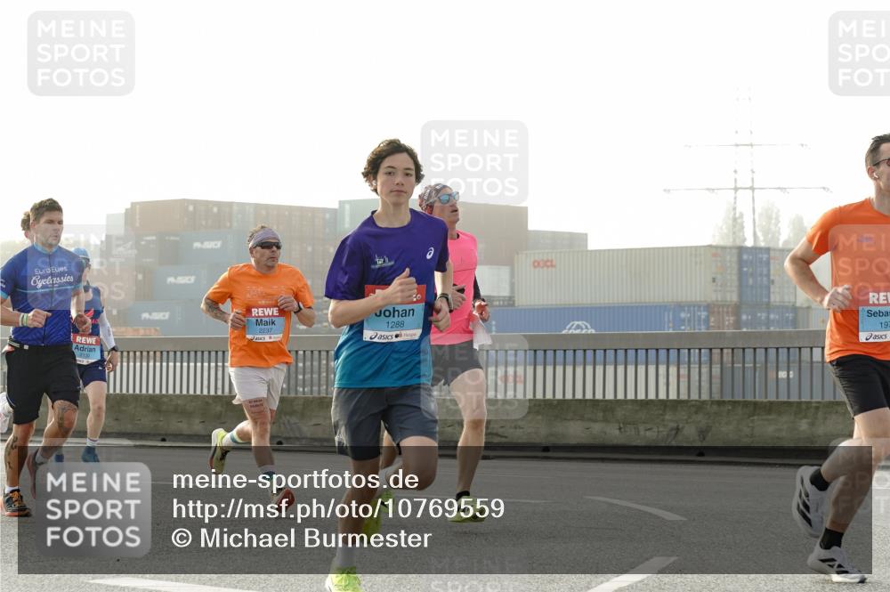 03.10.2026 - Köhlbrandbrückenlauf Michael Burmester http://msf.ph/oto/10769559 03.10.2026 09:11:57 Position 3 2237, 1288, 197 meine-sportfotos.de
