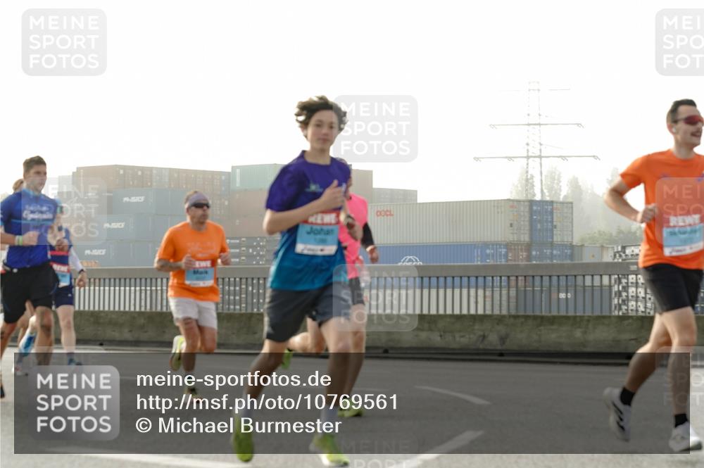 03.10.2026 - Köhlbrandbrückenlauf Michael Burmester http://msf.ph/oto/10769561 03.10.2026 09:11:58 Position 3  meine-sportfotos.de