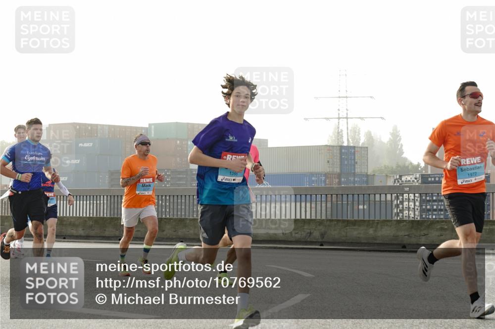 03.10.2026 - Köhlbrandbrückenlauf Michael Burmester http://msf.ph/oto/10769562 03.10.2026 09:11:58 Position 3 19, 1288, 1972 meine-sportfotos.de